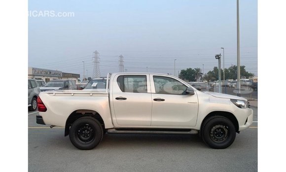 Acheter Import Voiture Toyota Hilux Blanc à Import - Dubai, Central Acheter Import Voiture Toyota Hilux Blanc à Import - Dubai, Central