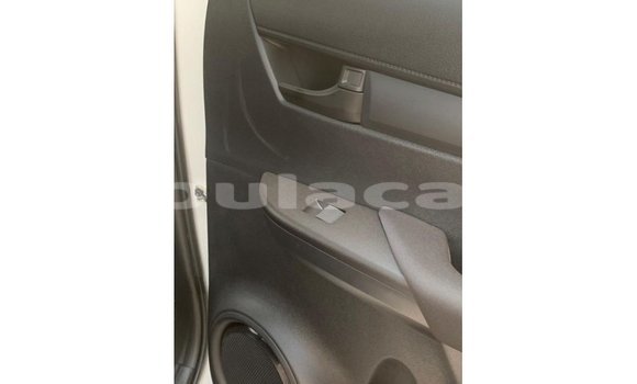 Acheter Import Voiture Toyota Hilux Blanc à Import - Dubai, Central Acheter Import Voiture Toyota Hilux Blanc à Import - Dubai, Central