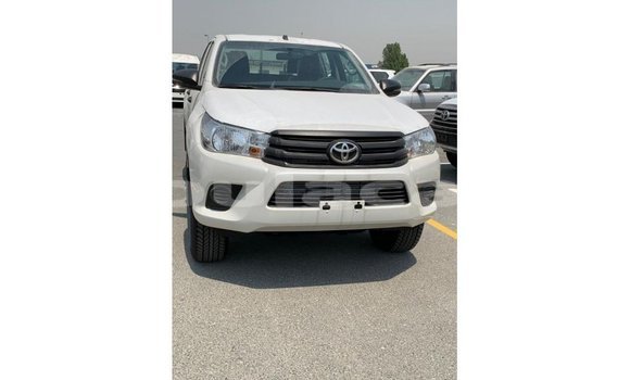 Acheter Import Voiture Toyota Hilux Blanc à Import - Dubai, Central Acheter Import Voiture Toyota Hilux Blanc à Import - Dubai, Central