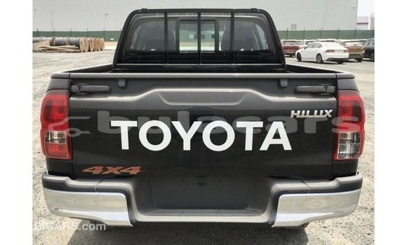 Acheter Import Voiture Toyota Hilux Noir à Import - Dubai, Central Acheter Import Voiture Toyota Hilux Noir à Import - Dubai, Central