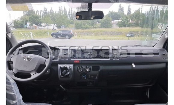 Acheter Import Voiture Toyota Hiace Blanc à Import - Dubai, Central Acheter Import Voiture Toyota Hiace Blanc à Import - Dubai, Central