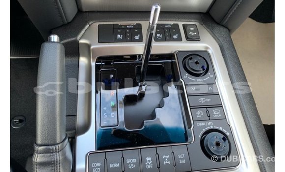 Acheter Import Voiture Toyota Land Cruiser Gris à Import - Dubai, Central Acheter Import Voiture Toyota Land Cruiser Gris à Import - Dubai, Central