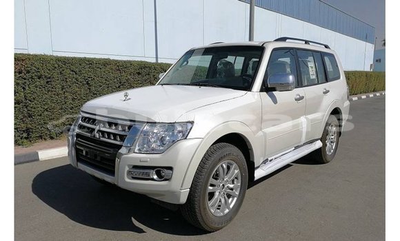 Acheter Import Voiture Mitsubishi Pajero Blanc à Import - Dubai, Central Acheter Import Voiture Mitsubishi Pajero Blanc à Import - Dubai, Central