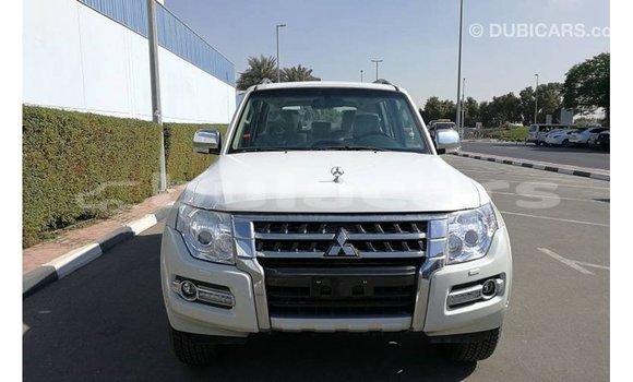 Acheter Import Voiture Mitsubishi Pajero Blanc à Import - Dubai, Central Acheter Import Voiture Mitsubishi Pajero Blanc à Import - Dubai, Central