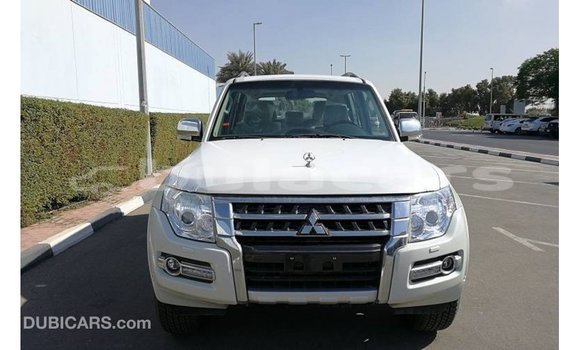 Acheter Import Voiture Mitsubishi Pajero Blanc à Import - Dubai, Central Acheter Import Voiture Mitsubishi Pajero Blanc à Import - Dubai, Central