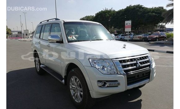 Acheter Import Voiture Mitsubishi Pajero Blanc à Import - Dubai, Central Acheter Import Voiture Mitsubishi Pajero Blanc à Import - Dubai, Central