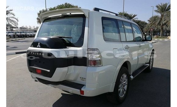 Acheter Import Voiture Mitsubishi Pajero Blanc à Import - Dubai, Central Acheter Import Voiture Mitsubishi Pajero Blanc à Import - Dubai, Central