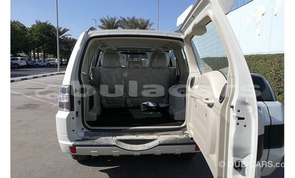 Acheter Import Voiture Mitsubishi Pajero Blanc à Import - Dubai, Central Acheter Import Voiture Mitsubishi Pajero Blanc à Import - Dubai, Central