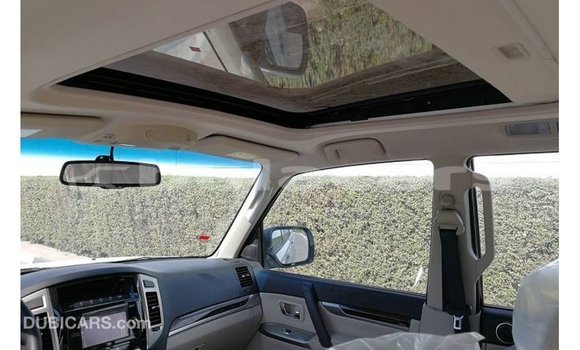 Acheter Import Voiture Mitsubishi Pajero Blanc à Import - Dubai, Central Acheter Import Voiture Mitsubishi Pajero Blanc à Import - Dubai, Central