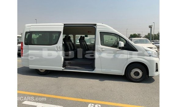 Acheter Import Voiture Toyota Hiace Blanc à Import - Dubai, Central Acheter Import Voiture Toyota Hiace Blanc à Import - Dubai, Central