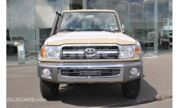 Acheter Import Voiture Toyota Land Cruiser Beige à Import - Dubai, Central Acheter Import Voiture Toyota Land Cruiser Beige à Import - Dubai, Central