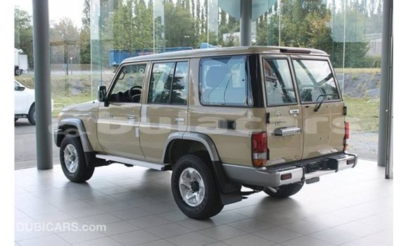 Acheter Import Voiture Toyota Land Cruiser Beige à Import - Dubai, Central Acheter Import Voiture Toyota Land Cruiser Beige à Import - Dubai, Central