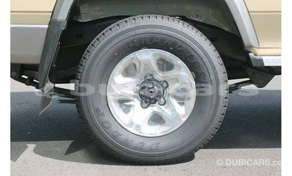 Acheter Import Voiture Toyota Land Cruiser Beige à Import - Dubai, Central Acheter Import Voiture Toyota Land Cruiser Beige à Import - Dubai, Central