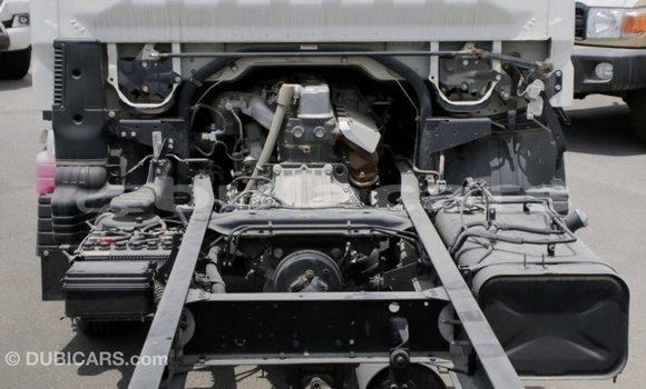 Buy Import Mitsubishi Carisma White Car in Import - Dubai in Central Buy Import Mitsubishi Carisma White Car in Import - Dubai in Central