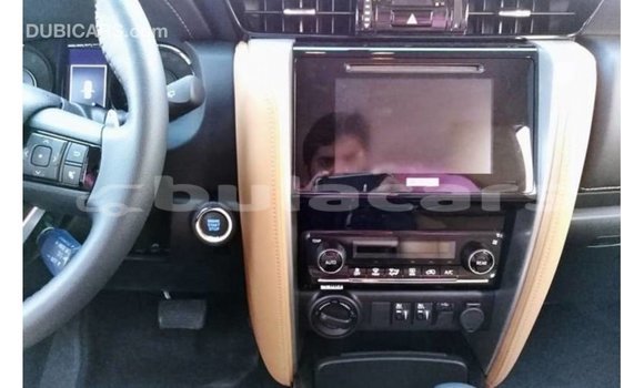 Acheter Import Voiture Toyota Fortuner Blanc à Import - Dubai, Central Acheter Import Voiture Toyota Fortuner Blanc à Import - Dubai, Central