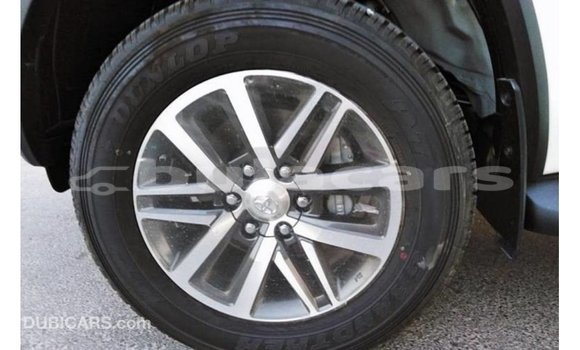 Acheter Import Voiture Toyota Fortuner Blanc à Import - Dubai, Central Acheter Import Voiture Toyota Fortuner Blanc à Import - Dubai, Central