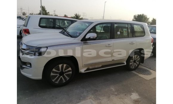 Buy Import Toyota Land Cruiser White Car in Import - Dubai in Central Buy Import Toyota Land Cruiser White Car in Import - Dubai in Central