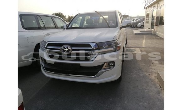 Buy Import Toyota Land Cruiser White Car in Import - Dubai in Central Buy Import Toyota Land Cruiser White Car in Import - Dubai in Central