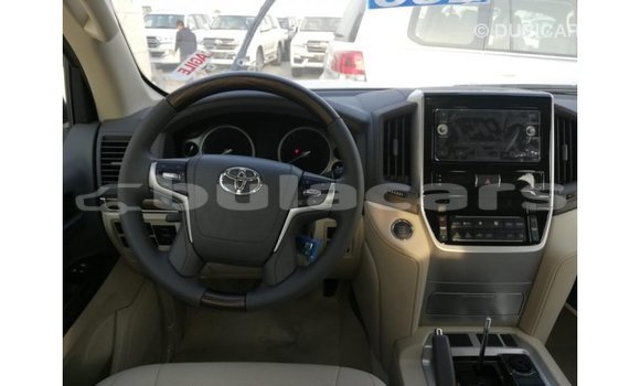Buy Import Toyota Land Cruiser White Car in Import - Dubai in Central Buy Import Toyota Land Cruiser White Car in Import - Dubai in Central