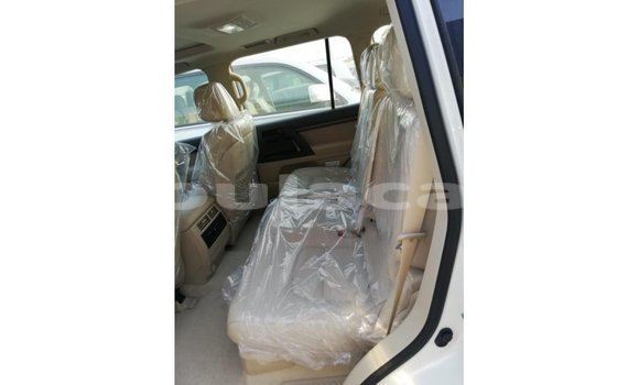 Buy Import Toyota Land Cruiser White Car in Import - Dubai in Central Buy Import Toyota Land Cruiser White Car in Import - Dubai in Central