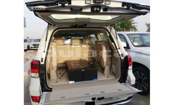 Buy Import Toyota Land Cruiser White Car in Import - Dubai in Central Buy Import Toyota Land Cruiser White Car in Import - Dubai in Central
