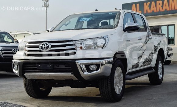 Acheter Import Voiture Toyota Hilux Blanc à Import - Dubai, Central Acheter Import Voiture Toyota Hilux Blanc à Import - Dubai, Central