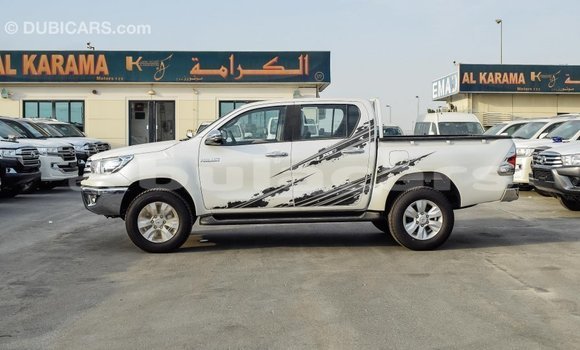 Acheter Import Voiture Toyota Hilux Blanc à Import - Dubai, Central Acheter Import Voiture Toyota Hilux Blanc à Import - Dubai, Central