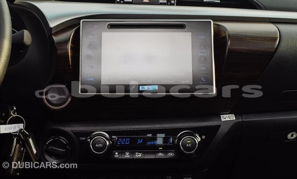 Acheter Import Voiture Toyota Hilux Blanc à Import - Dubai, Central Acheter Import Voiture Toyota Hilux Blanc à Import - Dubai, Central