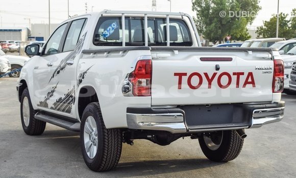 Acheter Import Voiture Toyota Hilux Blanc à Import - Dubai, Central Acheter Import Voiture Toyota Hilux Blanc à Import - Dubai, Central