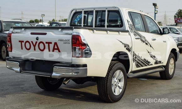 Acheter Import Voiture Toyota Hilux Blanc à Import - Dubai, Central Acheter Import Voiture Toyota Hilux Blanc à Import - Dubai, Central