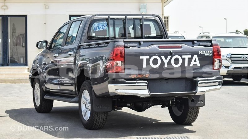 Big with watermark toyota hilux central import dubai 5672