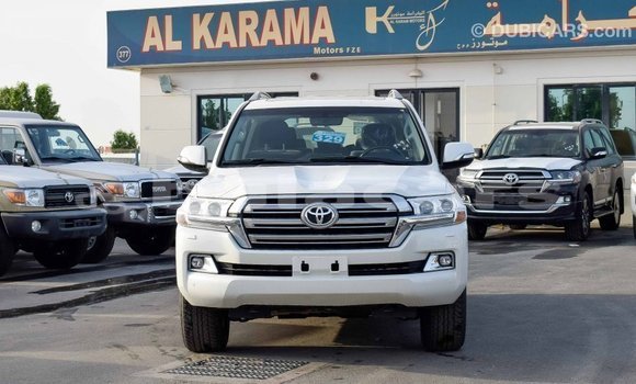 Buy Import Toyota Land Cruiser White Car in Import - Dubai in Central Buy Import Toyota Land Cruiser White Car in Import - Dubai in Central