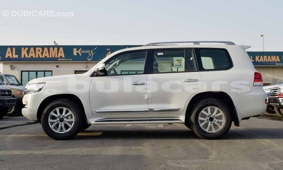 Buy Import Toyota Land Cruiser White Car in Import - Dubai in Central Buy Import Toyota Land Cruiser White Car in Import - Dubai in Central