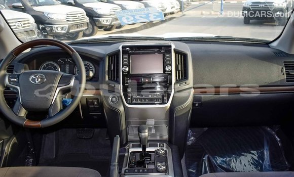 Buy Import Toyota Land Cruiser White Car in Import - Dubai in Central Buy Import Toyota Land Cruiser White Car in Import - Dubai in Central