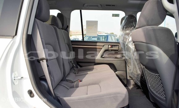 Buy Import Toyota Land Cruiser White Car in Import - Dubai in Central Buy Import Toyota Land Cruiser White Car in Import - Dubai in Central
