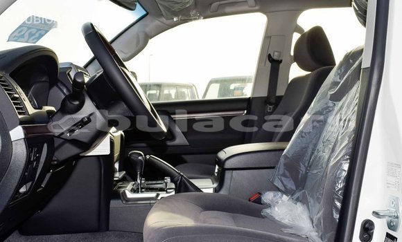Buy Import Toyota Land Cruiser White Car in Import - Dubai in Central Buy Import Toyota Land Cruiser White Car in Import - Dubai in Central