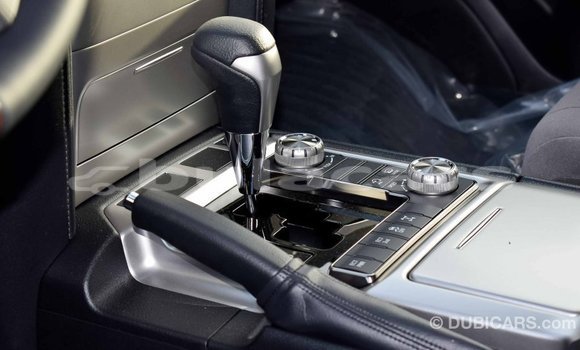 Buy Import Toyota Land Cruiser White Car in Import - Dubai in Central Buy Import Toyota Land Cruiser White Car in Import - Dubai in Central