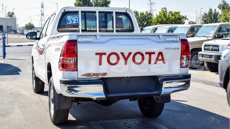 Big with watermark toyota hilux central import dubai 5676