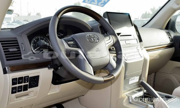 Buy Import Toyota Land Cruiser White Car in Import - Dubai in Central Buy Import Toyota Land Cruiser White Car in Import - Dubai in Central