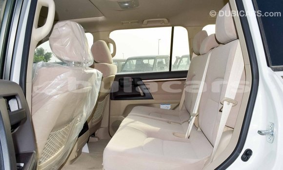 Buy Import Toyota Land Cruiser White Car in Import - Dubai in Central Buy Import Toyota Land Cruiser White Car in Import - Dubai in Central