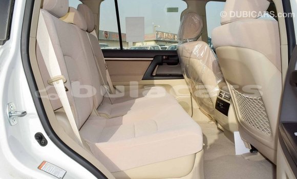 Buy Import Toyota Land Cruiser White Car in Import - Dubai in Central Buy Import Toyota Land Cruiser White Car in Import - Dubai in Central