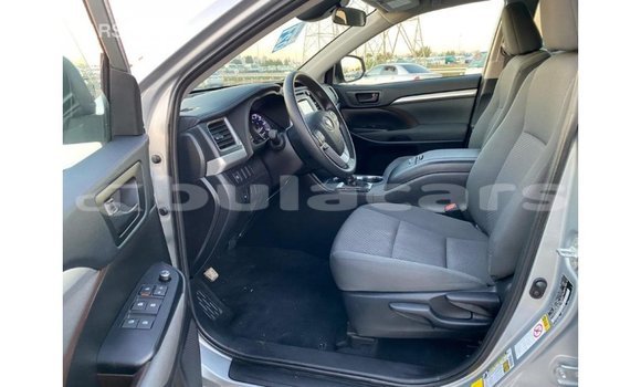Buy Import Toyota Highlander Grey Car in Import - Dubai in Central Buy Import Toyota Highlander Grey Car in Import - Dubai in Central