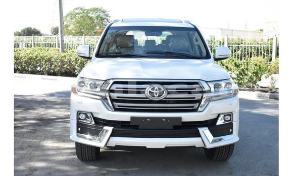 Buy Import Toyota Land Cruiser White Car in Import - Dubai in Central Buy Import Toyota Land Cruiser White Car in Import - Dubai in Central