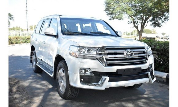 Buy Import Toyota Land Cruiser White Car in Import - Dubai in Central Buy Import Toyota Land Cruiser White Car in Import - Dubai in Central