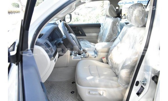 Buy Import Toyota Land Cruiser White Car in Import - Dubai in Central Buy Import Toyota Land Cruiser White Car in Import - Dubai in Central