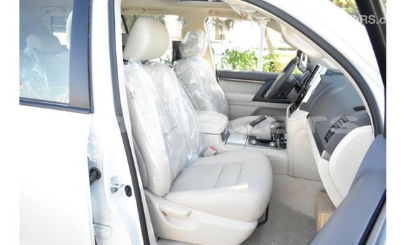 Buy Import Toyota Land Cruiser White Car in Import - Dubai in Central Buy Import Toyota Land Cruiser White Car in Import - Dubai in Central