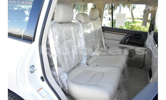 Buy Import Toyota Land Cruiser White Car in Import - Dubai in Central Buy Import Toyota Land Cruiser White Car in Import - Dubai in Central