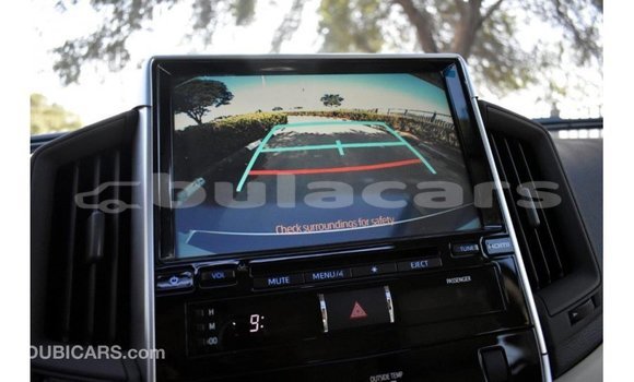 Buy Import Toyota Land Cruiser White Car in Import - Dubai in Central Buy Import Toyota Land Cruiser White Car in Import - Dubai in Central