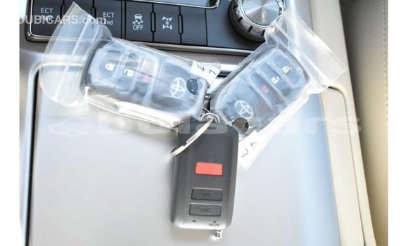 Buy Import Toyota Land Cruiser White Car in Import - Dubai in Central Buy Import Toyota Land Cruiser White Car in Import - Dubai in Central