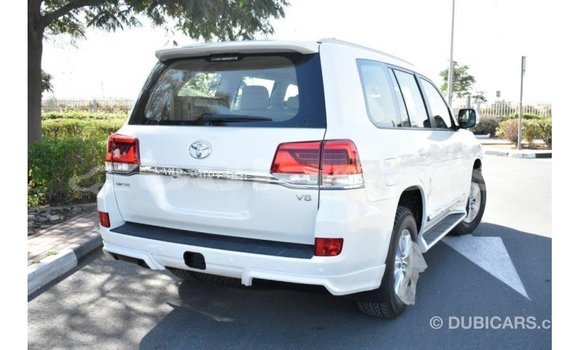 Buy Import Toyota Land Cruiser White Car in Import - Dubai in Central Buy Import Toyota Land Cruiser White Car in Import - Dubai in Central